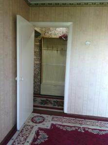 Продается 2х комнатная мебелированная квартира в кирпичном доме в центре города Чирчика