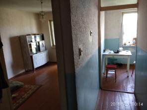 Продам не дорого 1 комнатную квартиру в городе Чирчик в 4 микрорайоне